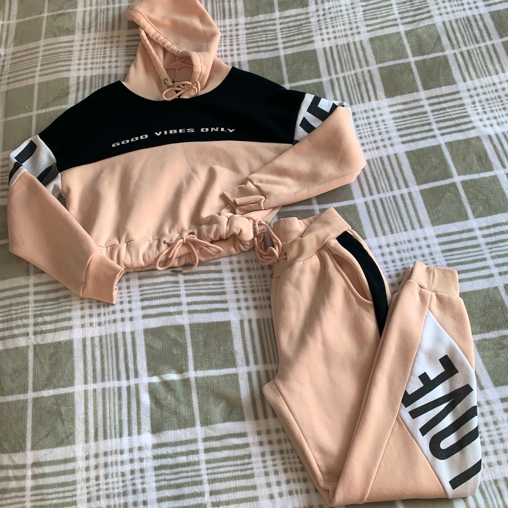Good vibes only fleece-lined crop top sweatsuit